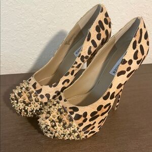 Steve Madden BOLDDD Leopard-Print Spike Toe Pumps in Tan and Black- sz 9.5